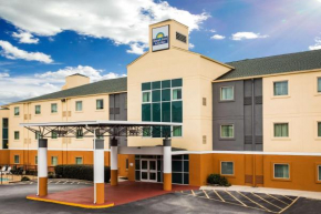 Отель Days Inn & Suites by Wyndham Augusta Near Fort Gordon  Огаста